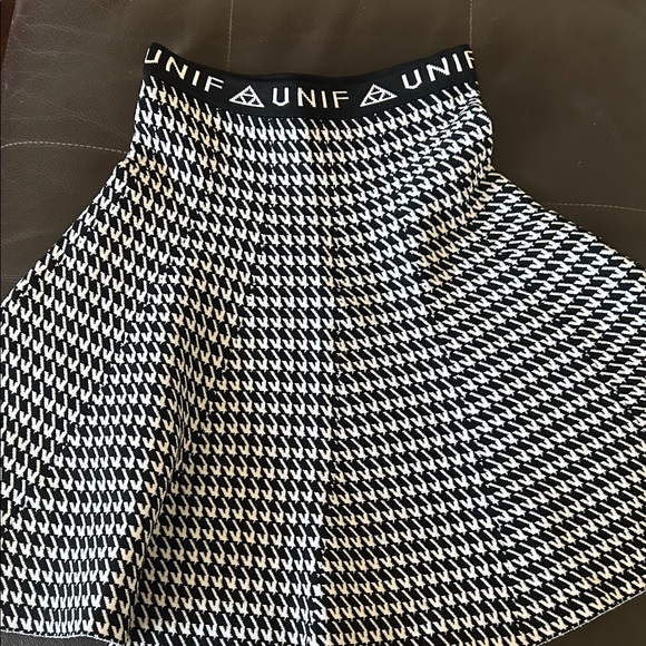UNIF Monochrome Houndstooth Mini Skirt - Picture 1 of 2